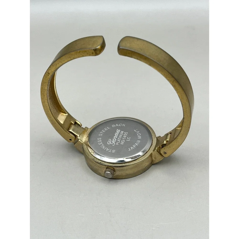 Geneva Platinum Womens Gold Tone Bangle Cuff Watch Silver Dial Japan‎ Untested